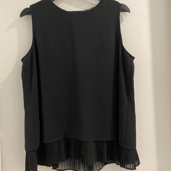 😁Black tank top with folds in the back and bottom - Picture 1 of 4